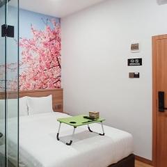 Urbanview Hotel R House Batuaji