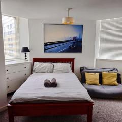2 Bedroom Modern stylish Apt in Glasgow City Centre