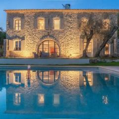 L'élégante Bastide en pierre avec vue sur le vieux village de Mougins