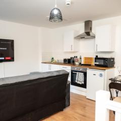 Corporate-Friendly 2BR Apartment in Leeds, Near Kirkstall Shopping Centre
