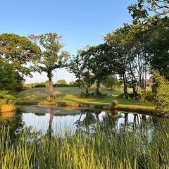 Wild swimming, log burner & fishing lake