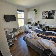 Tiny Studio, 30 min to St. Pancras, North London