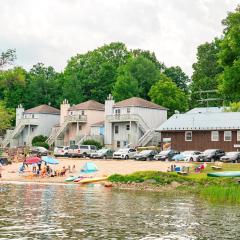 Newly Renovated 1 Bedroom Beach Front Condo 1A