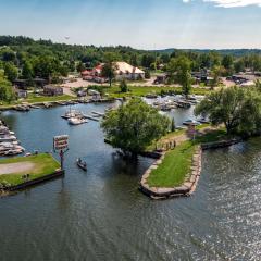 2 Bedroom Harbor Front Cottage 2