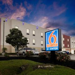Studio 6 Suites Texas City, TX I 45 South