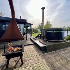 New- The Cabana- With Sauna and Hot Tub, on a lake near Amsterdam