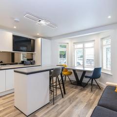 Flat 2, 161 Crescent Road Luxury Apartment