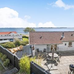 Beautiful Home In Gråsten With Wifi