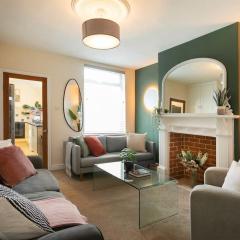 Stylish 4 Bed Home In Central Nottingham w/Parking