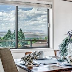 Cottonwood Scenic Scapes- Wrap Around Deck with Views, Nearby Wineries & Dining!