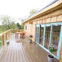 Luxury hand built cedar cabin in Oakhill