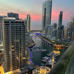 Modern 1BR Apartment in Dubai Marina with sea view