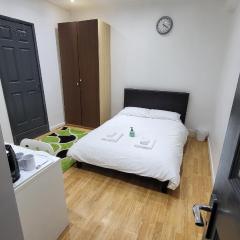 Oleon en-suite Rooms - Ilford, London