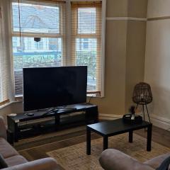 Three Bedroom Apartment with Roof Terrace Near City Centre