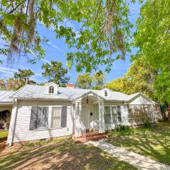 Adorable 1920s home near UF stadium sleeps 10