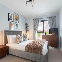 Elliot Oliver - Stylish 2 Bedroom Apartment With Parking In The Docks