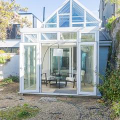 GuestReady - Modernised cottage in Monkstown