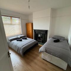 Very Nice Triple Room at 2 Iveragh Rd-5