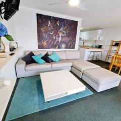 Chic 2 Bed Apartment On Scarborough Beach