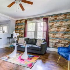 Cozy King bed and Queen Sofa bed Apt