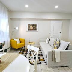 Stylist 1 BD Apartment by Hostlovers