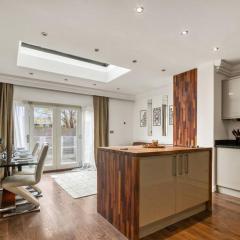 4 Bedroom House in Chiswick- Spacious & Beautiful