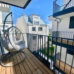 Modern Apartment with Balcony & Free Parking - Nearby Metro