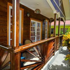 River Breeze Villa, 5 minutes to beach and town