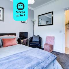 Modern 2-Bedroom - 2 Bathroom Apartment in Waltham Abbey-Gated Car Park-Fast Internet