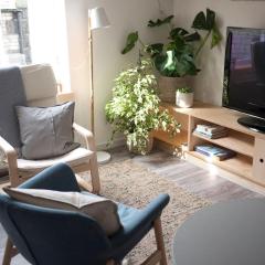 Contemporary City Studio Apartment 2 Minutes from Station