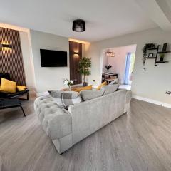 The perfect place 3 Bedroom house with garden and parking