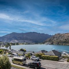 Marina Nest - Timeless & Majestic Kiwi Family Bach - Beautiful Lake Views