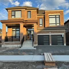 Spacious House in Cobourg