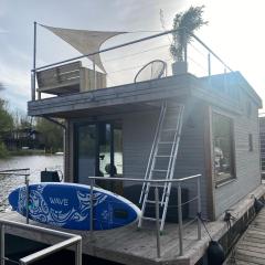 Hausboot OFF im Diamantgraben an der Elbe