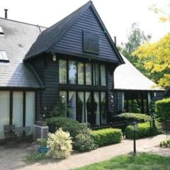 BARN: Sleeps 6, Stansted 12 mins