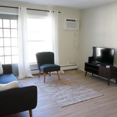 Lovely 2BR Condo Mins from Downtown