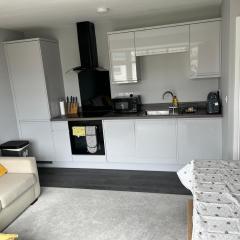 Great one bed 1st floor flat close to the beach