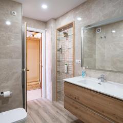 "Suite" Habitacion extra Large con baño privado en Benalmadena
