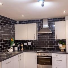 4 Bed complete Home in Edinburgh Near Airport