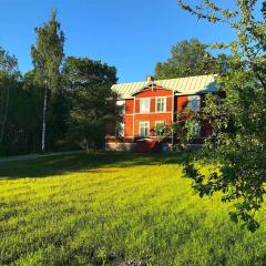 Big spacious countryhouse typical Swedish red wooden house (1h from Stockholm)