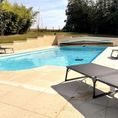 VILLA 10 PERSONNES AVEC PISCINE PRIVATIVE PROCHE SARLAT