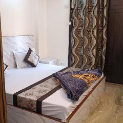 GS HOLIDAY INN 5 Minutes NEAR FROM HAZRAT NIZAMUDDIN RAILWAY AND DARGAH