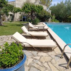 La Jasse chambre double indépendante avec piscine