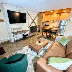 Winter Haus, Winter Park 2 bedrooms corner unit w outdoor patio walking distance to the Center of town