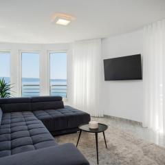 Sea view apartment by Nono Ban