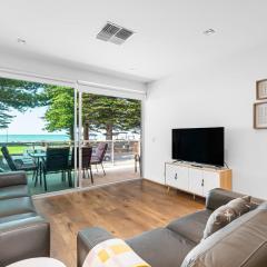 Luxury Breeze Beachfront Apartment