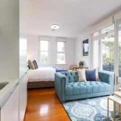 Intimate Studio Apartment with Balcony in Glebe