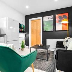 Luxury 3 Bedroom Apartment - Terrace - WiFi - Smart TV 1MR