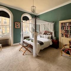 The Pickwick House 2 bedroom free parking