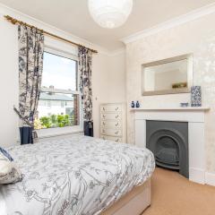 Stylish 2-BR Central Location, Sleeps 6, Winchester